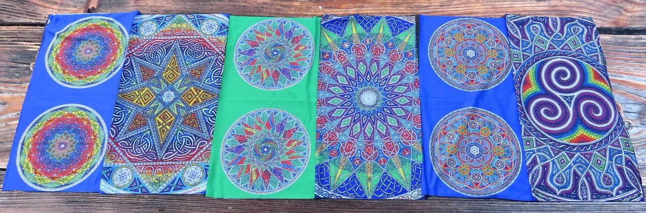 Diverse Schlauchtücher mit Mandalas