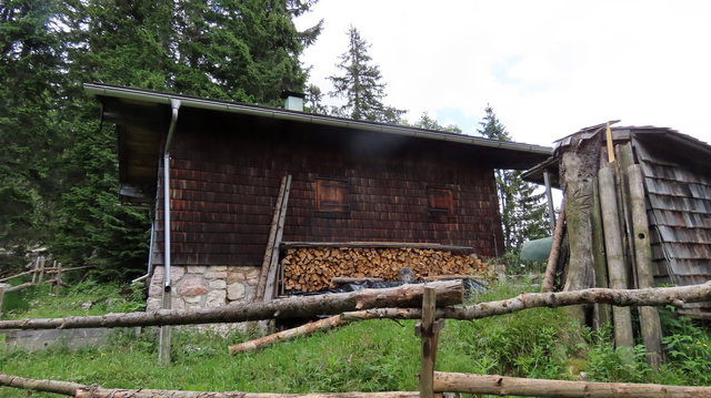 Berghütte mit Holzschindeln