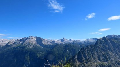 Blick in ein wildes Gebirge