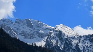 Winterliche Berggipfel