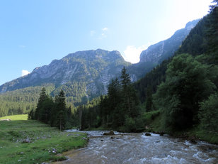 Bergbach in den Bergen 