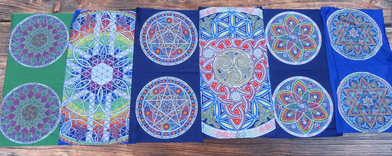 Diverse Schlauchtücher mit Mandalas