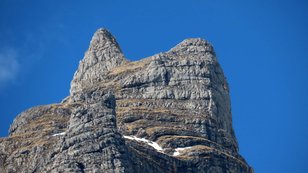 Felsgipfel der einer Kirche ähnelt