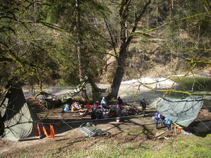 Camp an einem wildromantischen Bergbach